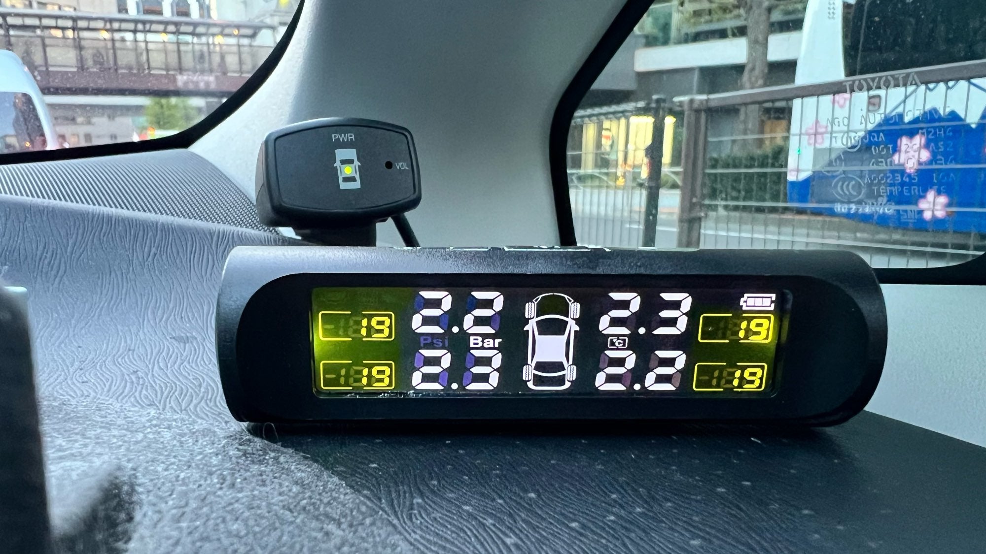 جهاز مراقبة ضغط وحرارة الإطارات TPMS